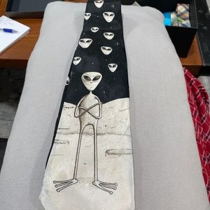 Alien pattern tie